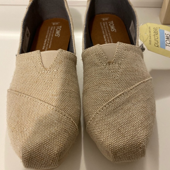 Toms Loafers -Light Creme Shimmer Brand New Size 6 - Picture 10 of 10